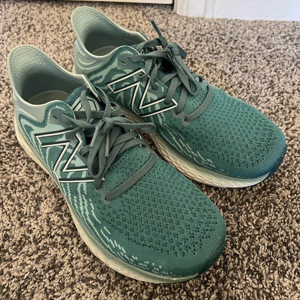 Nearly new women’s new balance running shoes - fresh foam 1080s